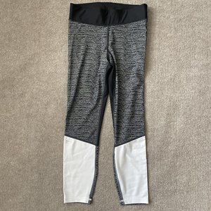 Under Armour Leggings Womens Medium Crop Compression Black Grey White Capri Yoga